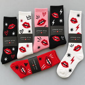 Calcetines de Algodón Tejido Navideños Bordados de Alta Calidad con Diseño Personalizado, Labios Blancos y Corazones Cromados para Mujer 1.1 - Product Image 1