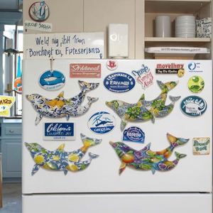 Imanes de Refrigerador Hechos a Mano con Diseño Francés Colorido y Distintivo en Forma de Delfín, Ecológicos - Product Image 1