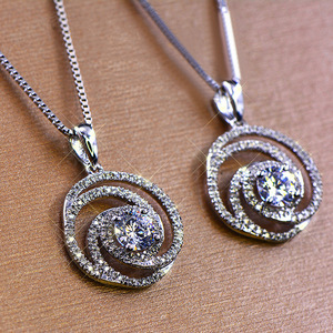Collana con Ciondolo Rotondo per Donne, Design con Elemento Mobile al Centro, Accessorio da Collo per Uso Quotidiano - Product Image 3