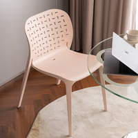 Chaises de salle à manger en plastique Pp, nouveau Design moderne, bon marché, loisirs, empilables, vente en gros