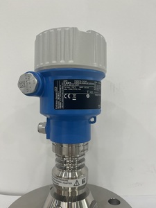 Radar de niveau haute fréquence Endress+Hauser - Paramètres de performance de base Précision de mesure : 3 mm - Product Image 2