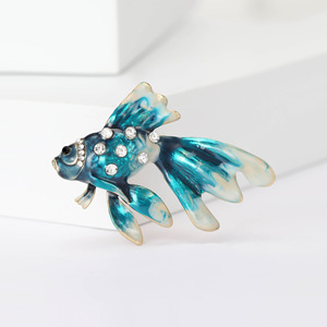 Broche de pez dorado con diamantes de imitación, <span class=keywords><strong>aletas</strong></span> esmaltadas y cola fluida para chaquetas y bufandas de mujer, 52x37mm, Rojo Azul - Product Image 2