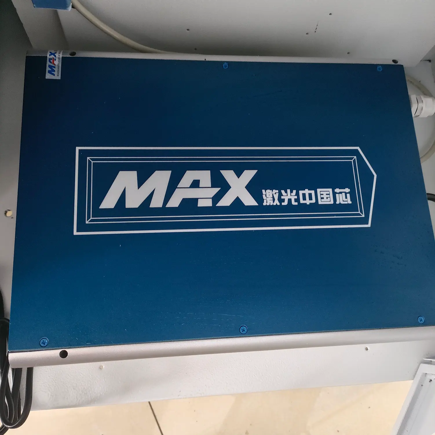 Máquina de marcação a laser de fibra óptica para gravação em metal, foco automático 20w-100w, Raycus Max Ipg Mopa, marcador de gravação profunda em metal