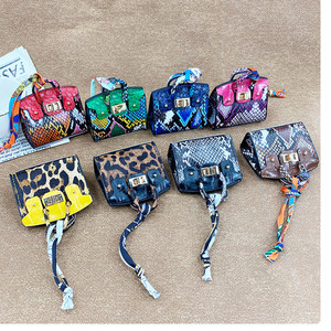 กระเป๋าสตางค์ขนาดเล็กหนัง PU สุดหรูมีพวงกุญแจกระเป๋าสตางค์ขนาดเล็กลายการ์ตูนสำหรับพวงกุญแจพวงกุญแจพวงกุญแจรถใช้ได้ทั้งชายและหญิง - Product Image 1