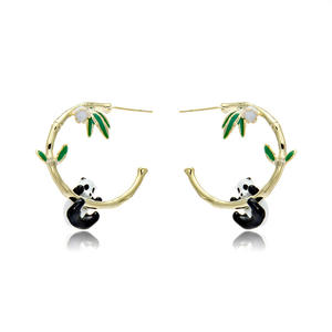 Pendientes de oro E2793 con forma de panda para mujer, lindos pendientes de aleación de zinc con forma de animal, joyería de moda para uso diario, regalo, accesorio para perforación de oreja. - Product Image 4