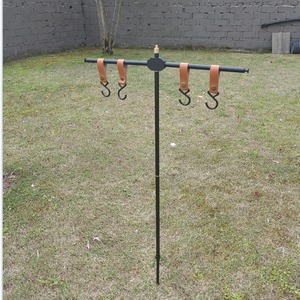 Support suspendu pour camping en plein air, 85x43cm, en alliage d'aluminium pliable avec crochets en cuir de vache pour le rangement et le support d'équipement - Product Image 1