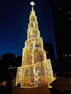 Árbol de Navidad Artificial Grande y Moderno para Exteriores, Luces Impermeables IP65, Color Personalizable, para Decoración Navideña, Uso Comercial - Product Image 1