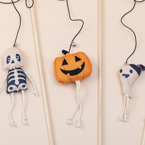 Bacchetta Giocattolo Interattiva in Peluche per Gatti con Campanello per Halloween - Product Image 1
