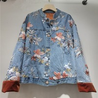 Veste en jean pour femme, collection automne 2026, vente en gros, avec appliques perlées, broderie florale 3D, sans col, coupe carrée, poignets en velours, doublure couleur rouille, style oversize