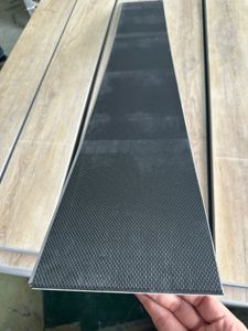Le matériau SPC de sol à chevrons SPC 5mm bon marché est résistant à l'usure et à la compression pour les bureaux et autres lieux publics - Product Image 2