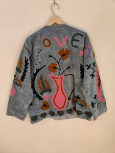 Veste en velours brodée Suzani, faite à la main, motif floral bohème, manteau vintage tribal, vêtement d'extérieur unique, veste artisanale distinctive - Product Image 6