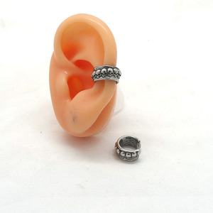 Pendientes con forma de calavera a la moda de Yunnique, estilo Punk Rock de plata tibetana para hombres y mujeres, clips para las orejas alternativos, diseño geométrico - Product Image 4