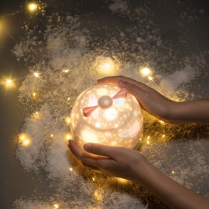 Proiettore di Stelle per Bambini, Luce <span class=keywords><strong>Notturna</strong></span> LED dal Design Moderno, 6 Colori, 6 Film, 8 Musica, Mini Lampada per Dormire, Decorazione per Camera da Letto - Product Image 5