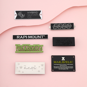 Étiquettes métalliques personnalisées à coudre pour vêtements, accessoires de mode gravés avec logo de marque sur mesure pour maillots de bain et vêtements - Product Image 1