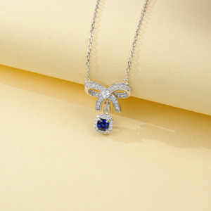 Collar de Plata 925 con Diseño de Lazo Romántico, Colgante de Zafiro Creado con Corte Cojín y Halo con Detalles de Circonita Cúbica, Elegante para Fiestas y Bodas - Product Image 3