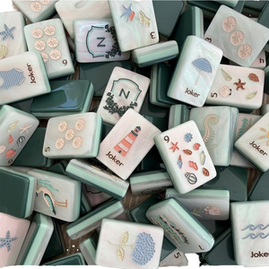 Set di Mahjong Americano di Lusso Personalizzato con Disegni a Mano di Coralli, Stelle Marine e Eroni, 160 Pezzi in Acrilico a 3 Strati - Product Image 1