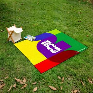 Tapis de pique-nique sur le thème de la <span class=keywords><strong>Coupe</strong></span> <span class=keywords><strong>du</strong></span> <span class=keywords><strong>Monde</strong></span> <span class=keywords><strong>FIFA</strong></span> 2026 – Design <span class=keywords><strong>FIFA</strong></span> 26 – Couverture d'extérieur imperméable et pliable aux couleurs vives - Product Image 1