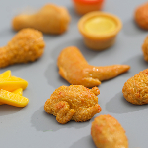 Venta al por mayor Nueva simulación en miniatura tridimensional Casa de juegos juego de comida pollo frito familia cubo conjunto decoración de resina - Product Image 3