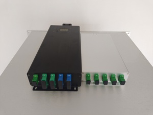 Mini EDFA TL-1550-4 * 16dbm 4 ports 1550nm avec l'équipement optique de <span class=keywords><strong>fibre</strong></span> de 16dB CATV de haute performance - Product Image 2