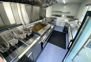 Remorque alimentaire commerciale avec comptoir de préparation pliable pour salades grecques au marché du parc d'Athènes - Product Image 6