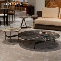 Table basse gigogne de luxe Totu Designer avec plateau en marbre naturel à veines uniques et quincaillerie mat bronze canon, mobilier de salon