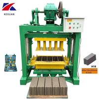 Machine automatique à blocs de ciment avec table vibrante pour pavés creux et pleins, machine à fabriquer des briques à haut rendement