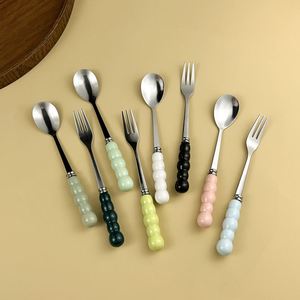 Ensemble de fourchettes et cuillères à dessert en perles de haute qualité avec manche en céramique, couverts blancs en acier inoxydable - Product Image 2
