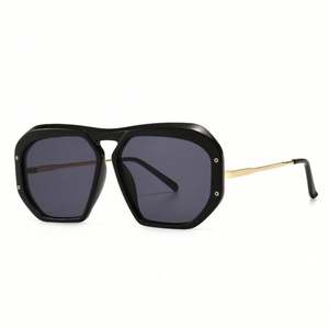 Gafas de Sol Cuadradas Vintage de Moda 2022 para Mujer, Gafas Transparentes con Protección UV400, Gafas de Sol Poligonales Extra Grandes para Hombre - Product Image 4