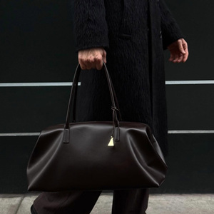 Bolso de Mano Plegable de Moda para Mujer, con Logotipo Metálico, Correa Doble para el Hombro, Material de Cuero Grueso, Personalizado OEM - Product Image 3