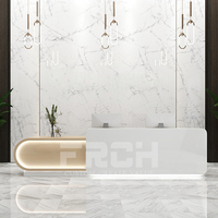 Lobby de salon de beauté moderne Comptoir de réception de luxe blanc Grande réception avec lumière LED