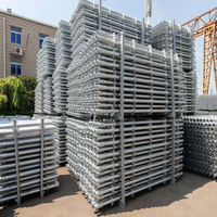 Système d'échafaudage Ringlock peint noir, rouge, jaune, modulaire, polyvalent pour la construction et les projets lourds