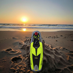 Planche de surf à pédales haute vitesse RUSH WAVE à jet unique 48V avec aileron personnalisable pour les eaux océaniques - Product Image 1