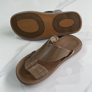 Sandales d'extérieur durables en PU pour hommes, à bout ouvert, semelle antidérapante, confortables, pour l'été, approvisionnement direct usine pour le marché d'Arabie Saoudite et des Émirats Arabes Unis - Product Image 4