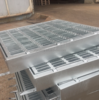 Grille en acier inoxydable galvanisé robuste de Singapour avec ouverture à charnière pour couvercle de caniveau d'évacuation extérieur