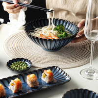Ensemble d'assiettes en céramique de luxe, élégantes et originales, avec chrysanthème à la mode pour des cadeaux spéciaux