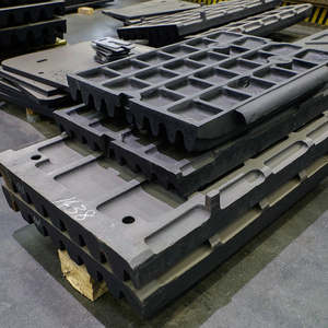 Matrice a mascelle Hongxing in acciaio ad alto contenuto di manganese C120 per la frantumazione della roccia - Product Image 1