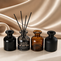 Bouteille diffuseur en verre élégante de couleur blanche de 50 ml, 100 ml, 150 ml, 250 ml avec bâtonnets en céramique pour l'aromathérapie