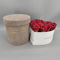 Boîtes cadeaux en carton recyclé blanc et marron avec logo personnalisé, design en velours, fleurs en feuille d'or, forme ronde en forme de cœur