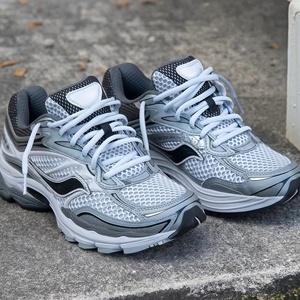 Chaussures de créateur pour hommes et femmes, baskets de course et de basketball, à lacets, à bout carré, à enfiler, en cuir noir triple, baskets d'extérieur - Product Image 2