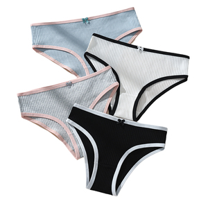 Celana dalam wanita katun lembut bersirkulasi, celana dalam pinggang sedang Multi Warna untuk pemakaian sehari-hari - Product Image 1