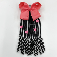 Nouvelle Arrivée : Queue de cheval tressée pour enfants avec extrémité bouclée, tresses cornrows, pinces de type papillon rouges et nœud papillon rouge pour fille
