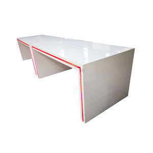 Mesa de Exhibición de Teléfonos de Madera para Decoración de Tiendas con Estante de Almacenamiento Inferior y Accesorios de Exhibición para <span class=keywords><strong>Colgar</strong></span> en <span class=keywords><strong>Pared</strong></span> de Listones - Product Image 1