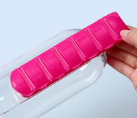 Bouteille d'eau de voyage personnalisée transparente de grande capacité 650 ml graduée, légère et écologique avec boîte à pilules intégrée pour médicaments