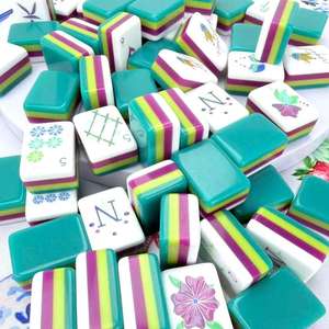 En stock aux États-Unis, livraison gratuite : Ensemble de Mahjong américain moderne personnalisé, 160 tuiles, en acrylique 4 couches à motif bleu, écologique et de luxe - Product Image 1