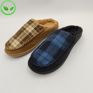 <span class=keywords><strong>Chaussons</strong></span> <span class=keywords><strong>mocassins</strong></span> décontractés pour hommes à carreaux avec mousse à mémoire de forme, doublure en polaire douce, bout fermé, semelle antidérapante en TPR pour intérieur et extérieur en hiver - Product Image 1