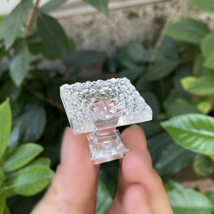 مقبض مقبض صلب شفاف بفتحة واحدة مع برغي ، خزانة درج كريستالية غير مرئية مقبض سحب ماسي - Product Image 1