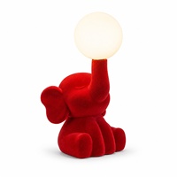 Lampe éléphant moderne en résine floquée rouge avec globe lumineux, accent lumineux USB pour table, chambre, salon et décoration cadeau