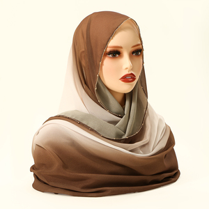 Nouveauté perles tête scintillante chaînes haute qualité femmes dégradé <span class=keywords><strong>en</strong></span> <span class=keywords><strong>mousseline</strong></span> <span class=keywords><strong>de</strong></span> <span class=keywords><strong>soie</strong></span> musulman Hijab <span class=keywords><strong>en</strong></span> <span class=keywords><strong>mousseline</strong></span> <span class=keywords><strong>de</strong></span> <span class=keywords><strong>soie</strong></span> unie avec chaîne châle 180*70cm - Product Image 3