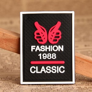 Patch en silicone PVC 3D souple, logo personnalisé en relief, design éco-responsable, PVC pour vêtements - Product Image 3
