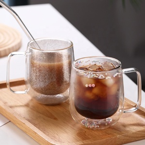 Vaso de té de doble pared soplado a mano de vidrio de borosilicato alto, taza de café, leche o agua de doble capa con asa y efecto arena movediza de colores. - Product Image 6